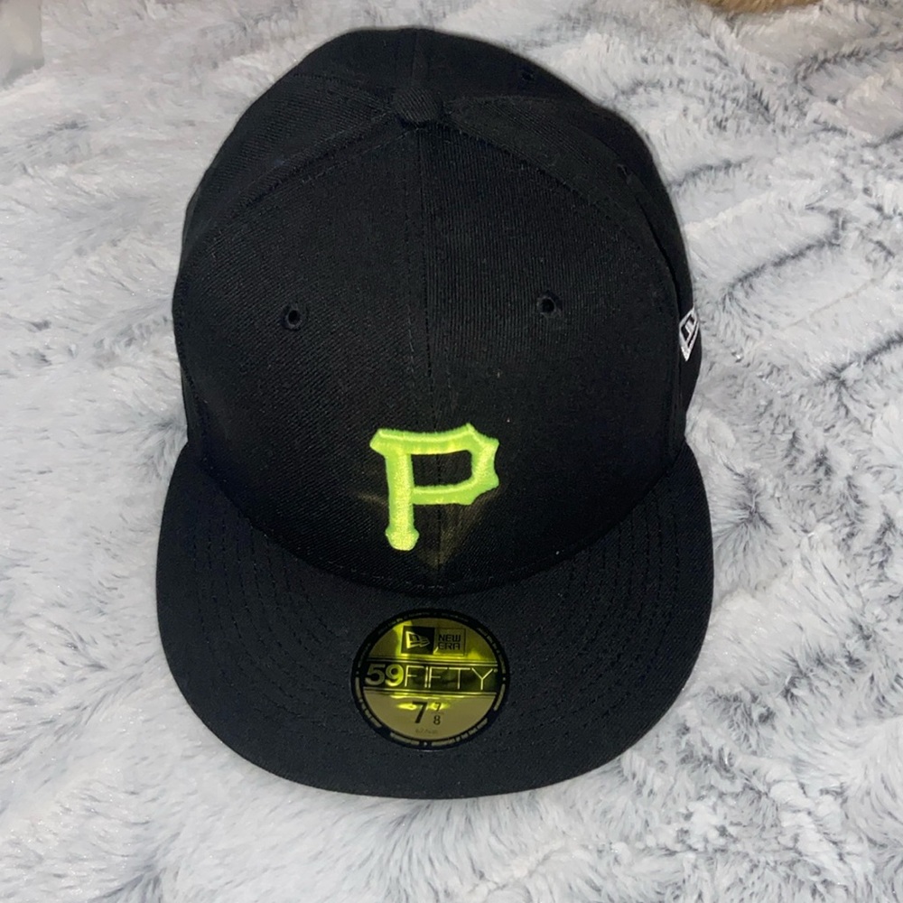 59Fifty MLB Neon Logo Pirates Cap
by New Era